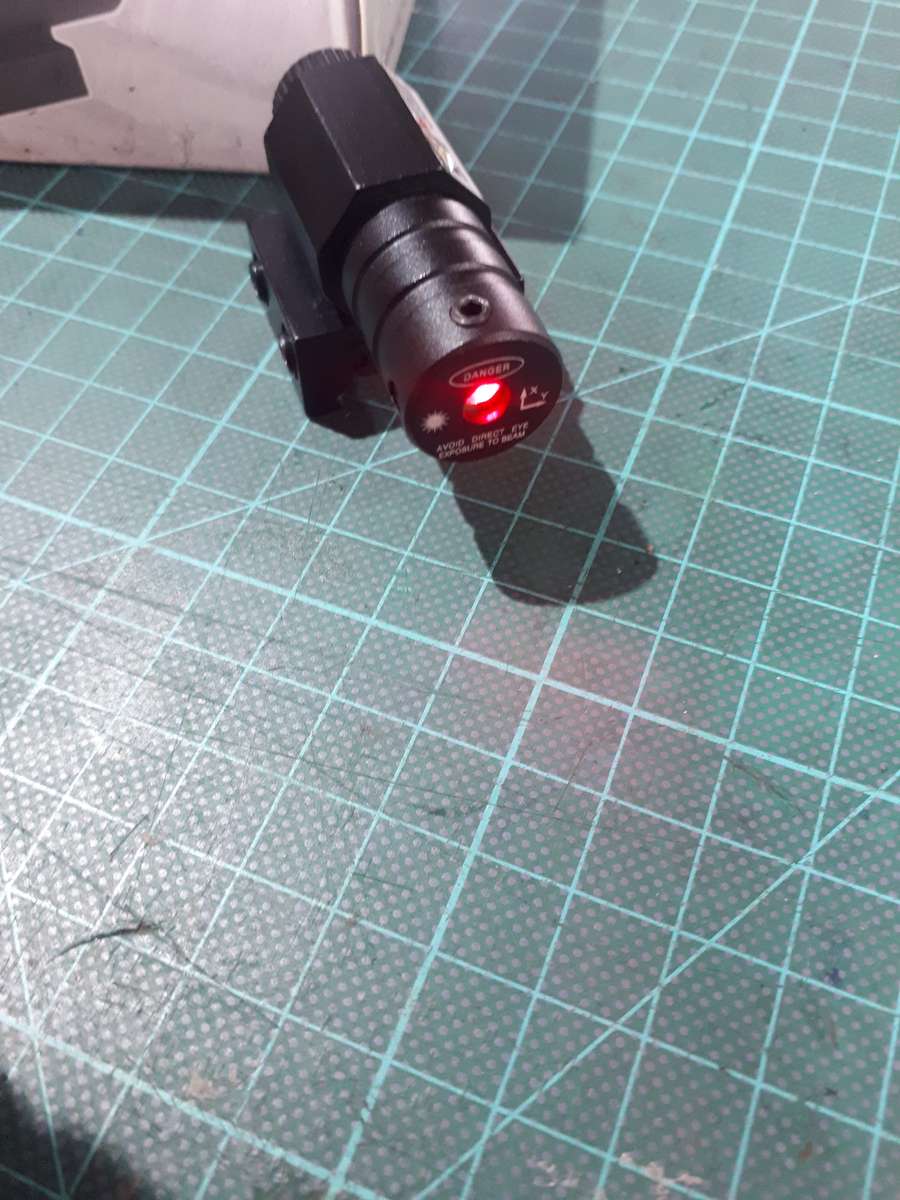 Red dot sight victoptics new with batery and included red dot laser