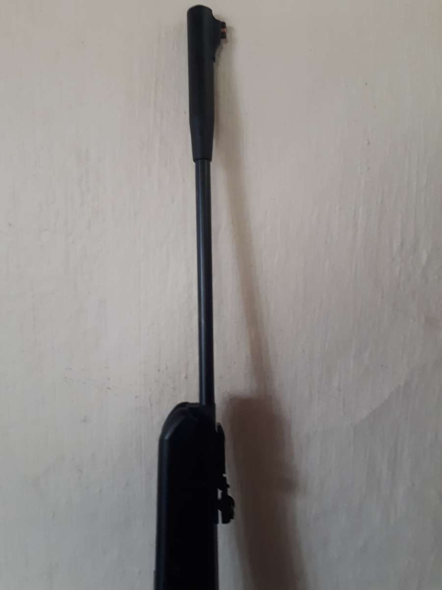 Air rifle Hatsan model 125 .177 cal black synthetic in nice condition