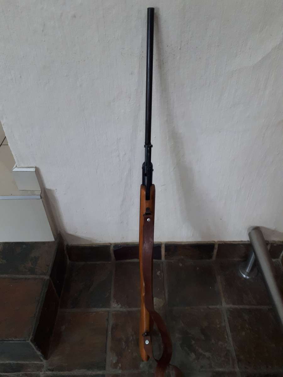 Air rifle vintage Relum supper .177 cal with sling