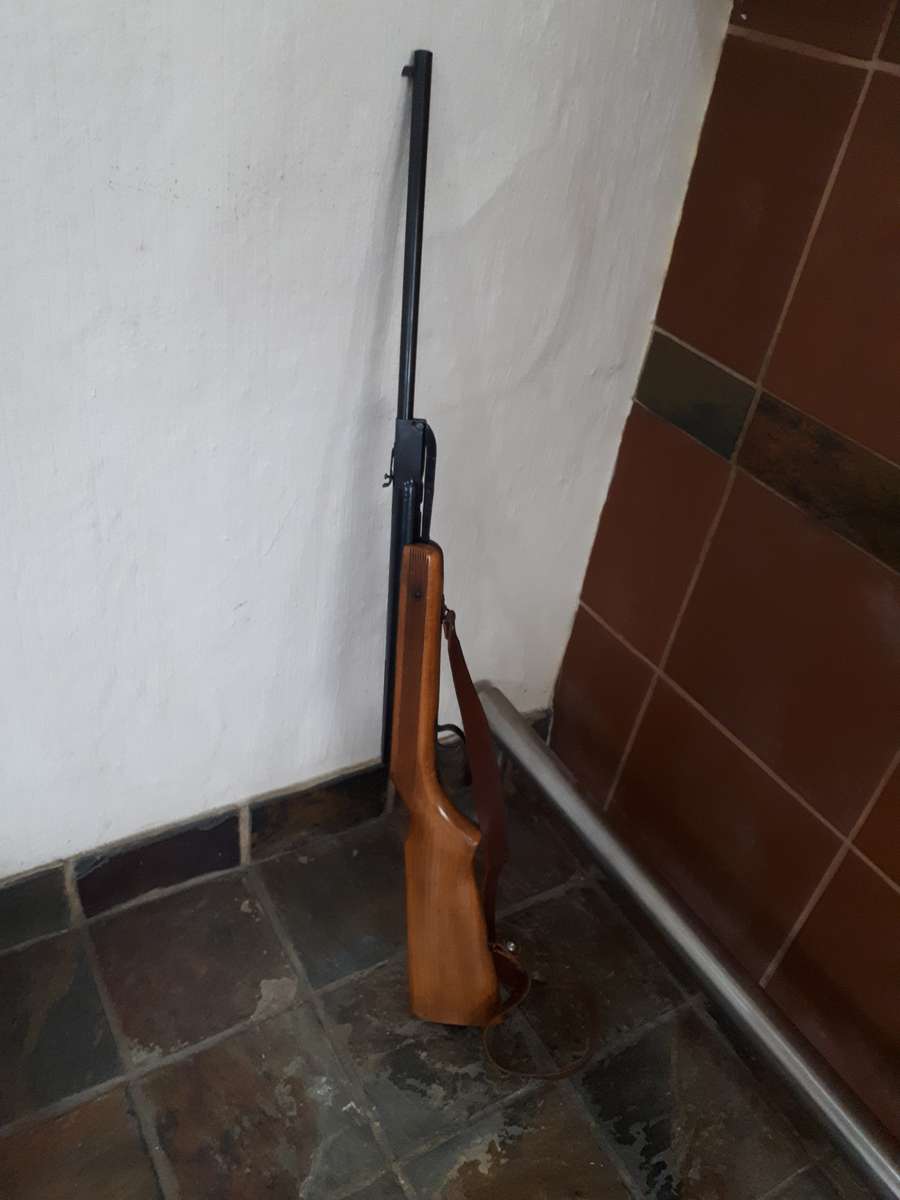 Air rifle vintage Relum supper .177 cal with sling