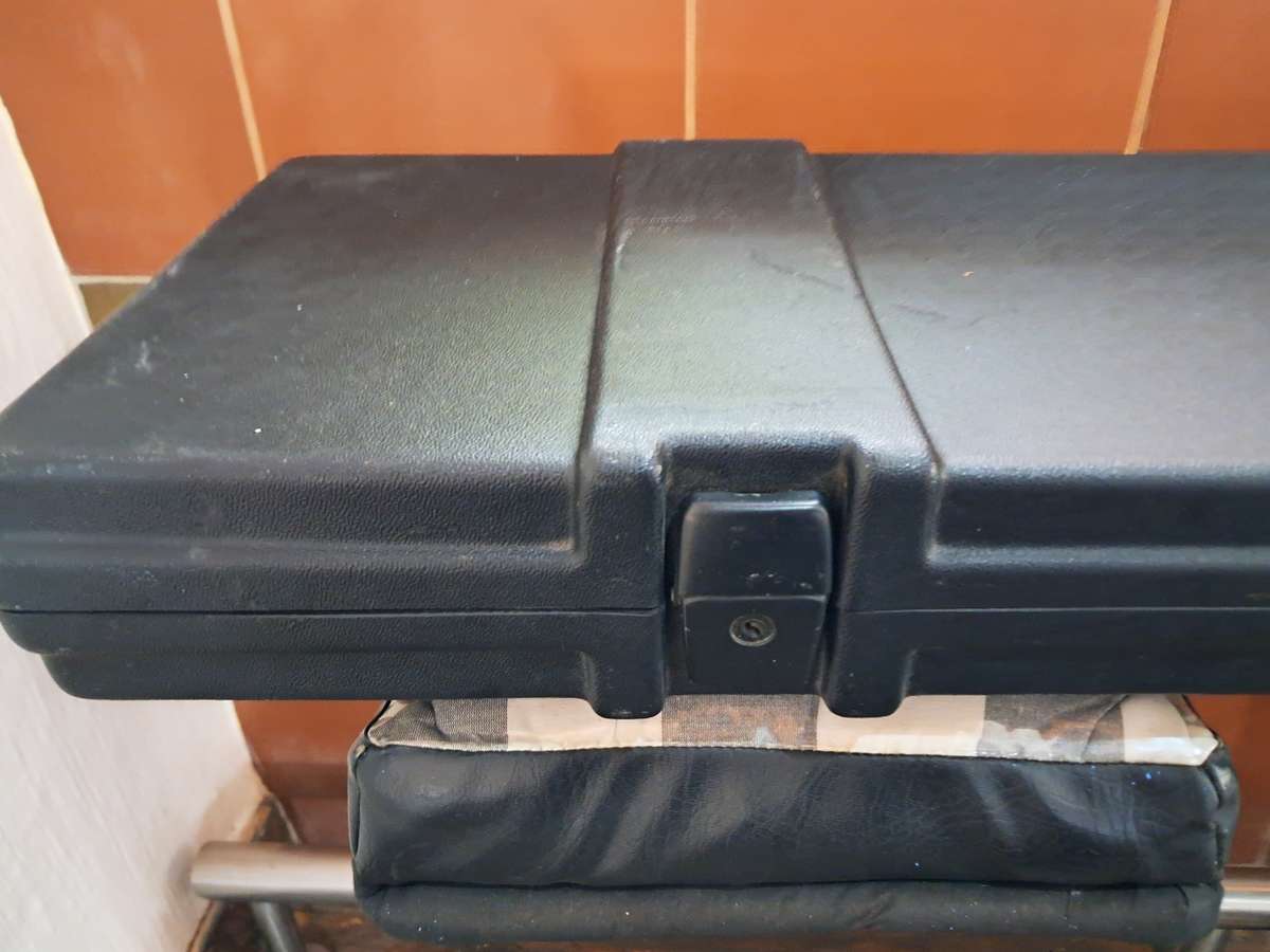 Rifle/Air rifle case black hard shell foam lined discription has details