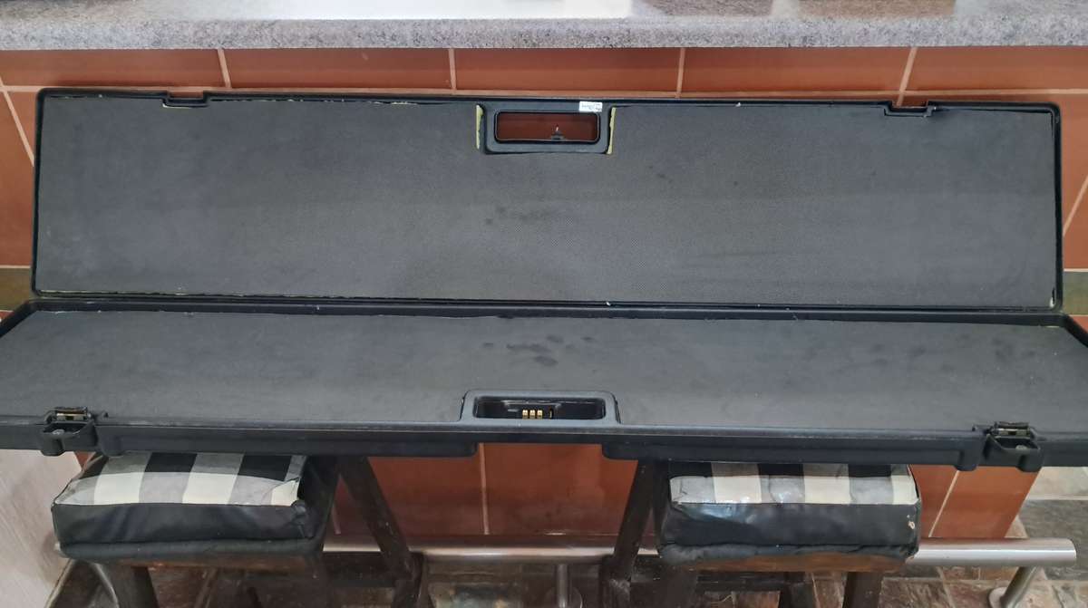 Rifle/Air rifle case black hard shell foam lined discription has details