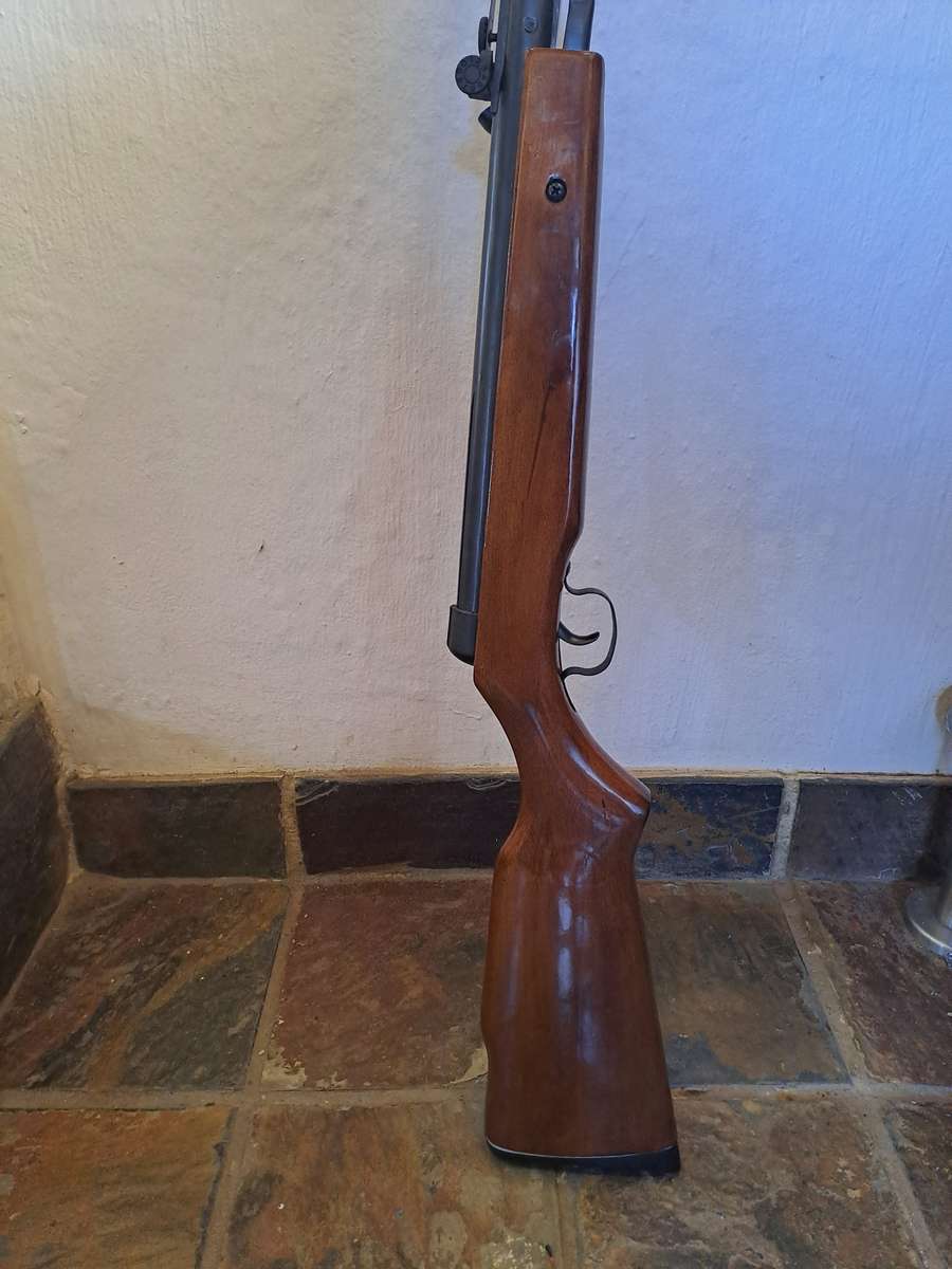 Air rifle 4.5mm .177cal in exelent condition