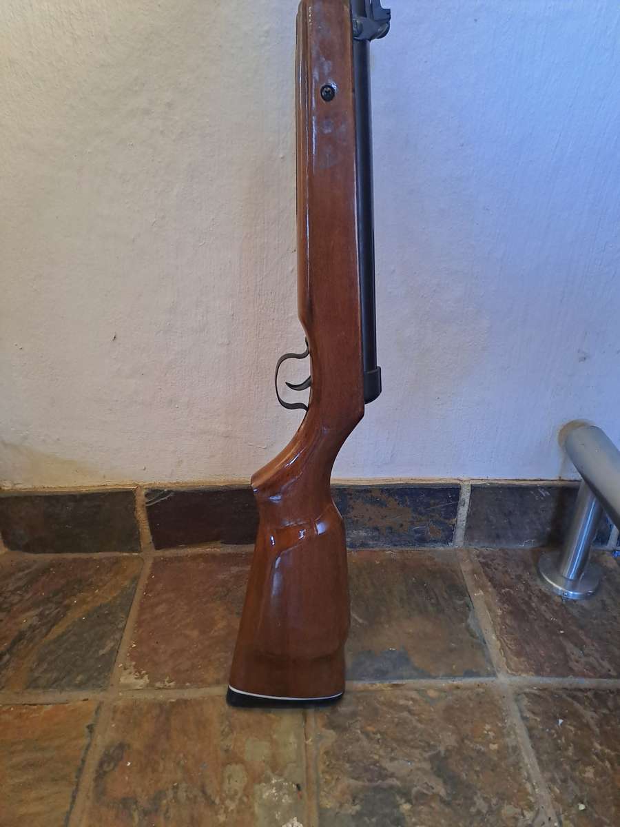 Air rifle 4.5mm .177cal in exelent condition
