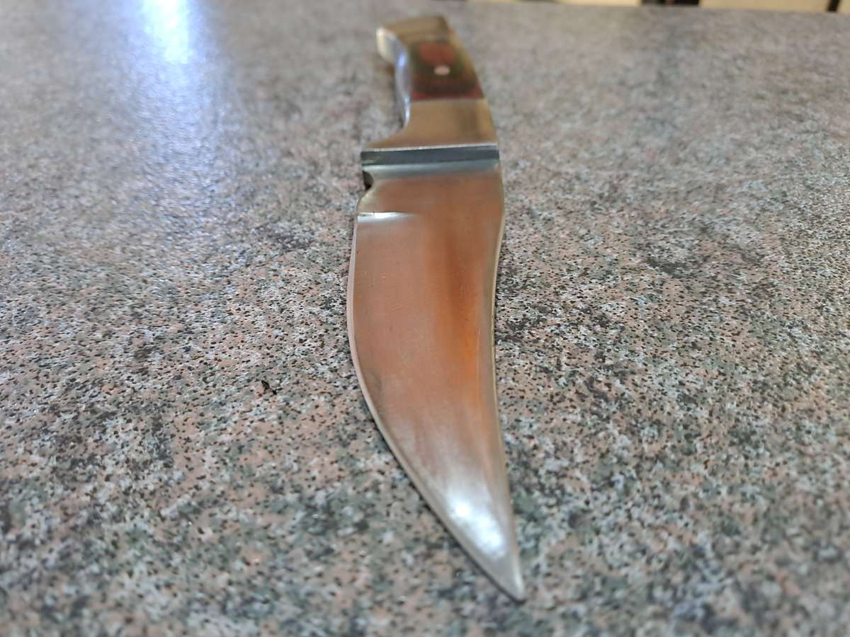 Hunting knife hand made laminated wood scales