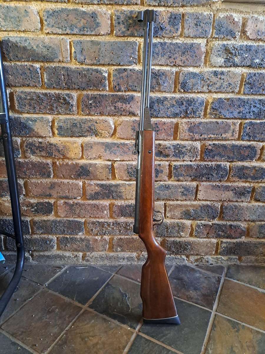 Vintage Air rifle AT33 branded a unique Underliever