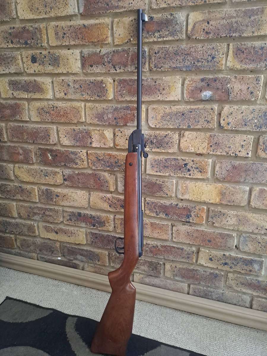 Air rifle RARE 1968 Diana model 26D .177 in working condition