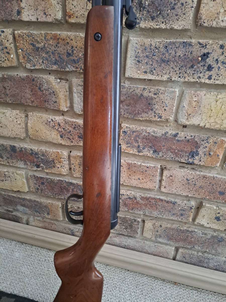 Air rifle RARE 1968 Diana model 26D .177 in working condition