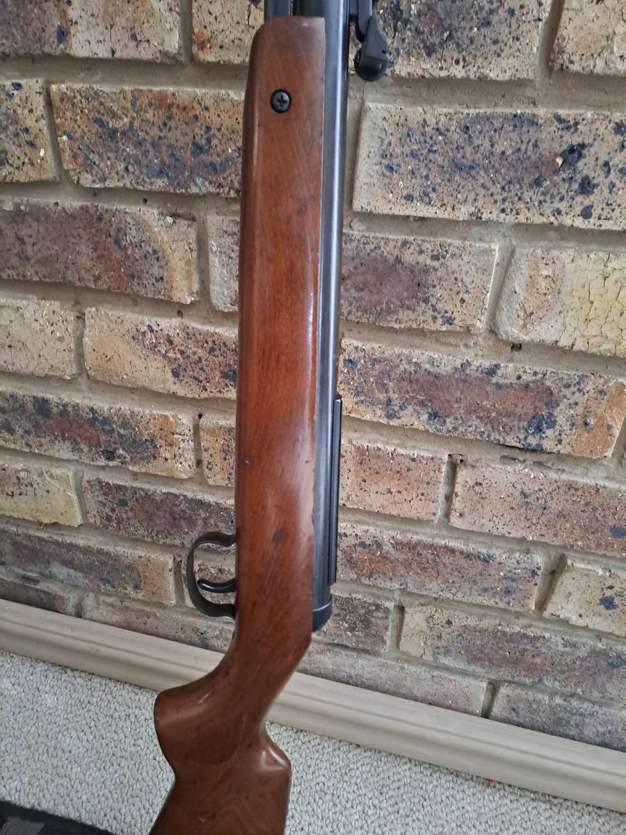 Air rifle RARE 1968 Diana model 26D .177 in working condition