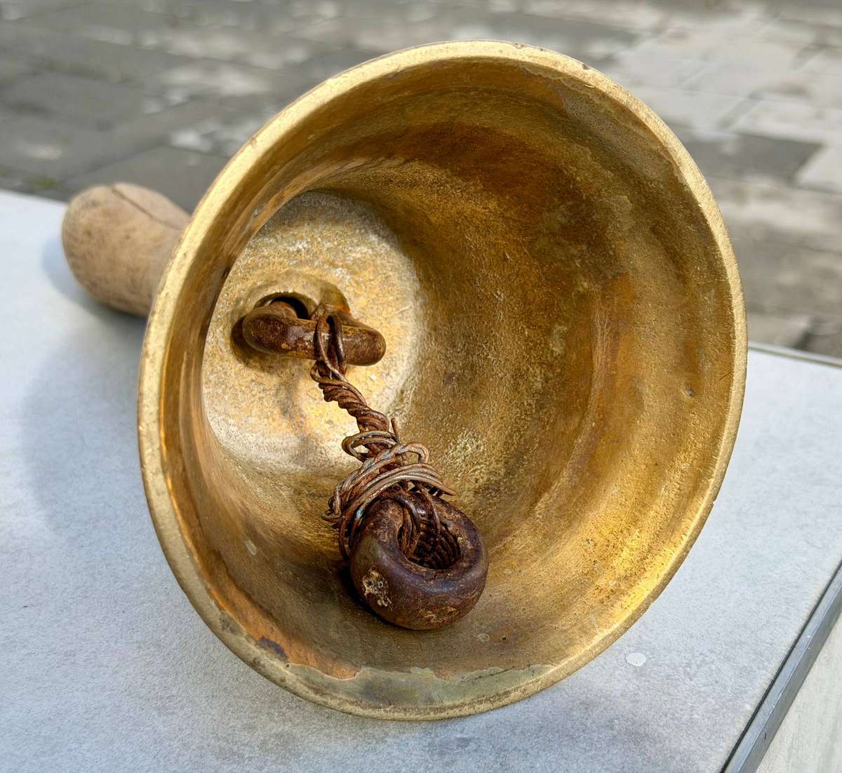 Antique Brass Handbell (circa 1900) 13cm x 29cm 1.18kg