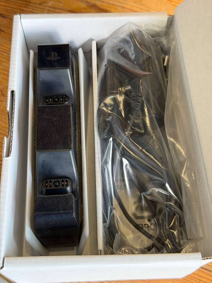 Sony PS5 DualSense Charging Station  Original Box & Accessories