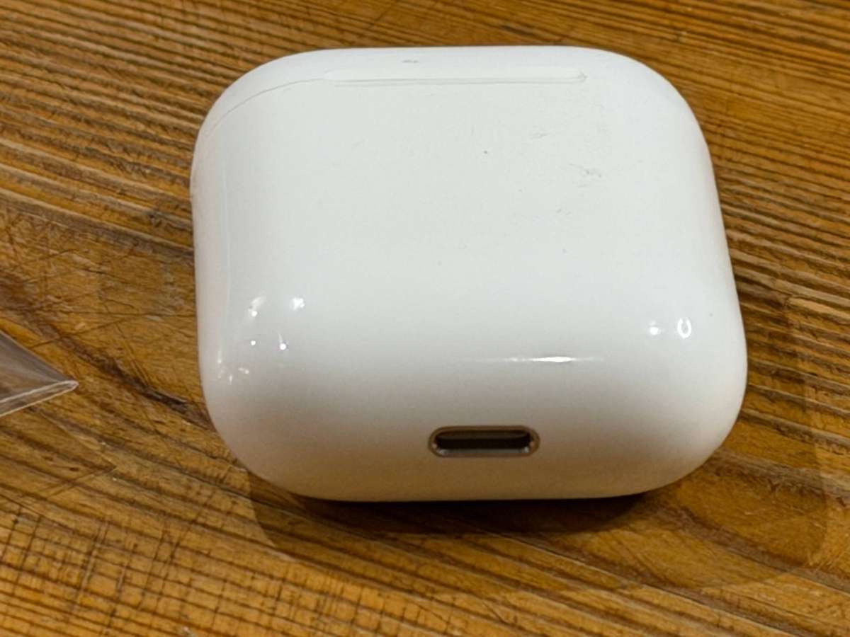 Apple AirPods Case and Wireless Charger