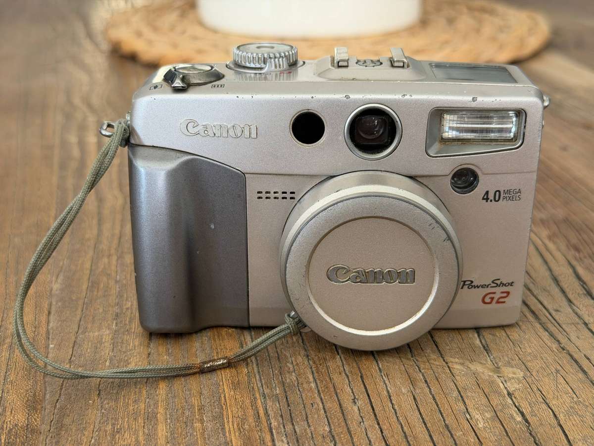 Vintage Canon PowerShot G2 Camera
