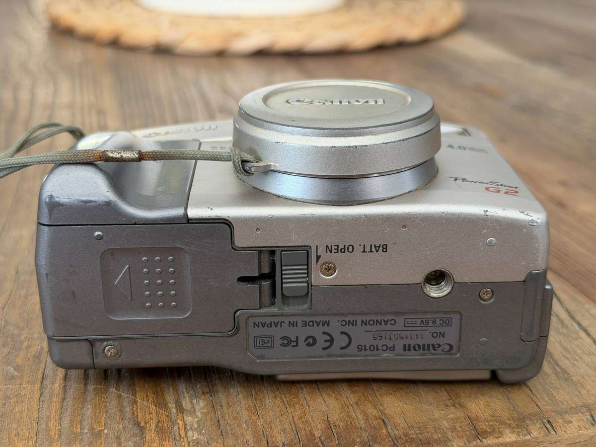 Vintage Canon PowerShot G2 Camera