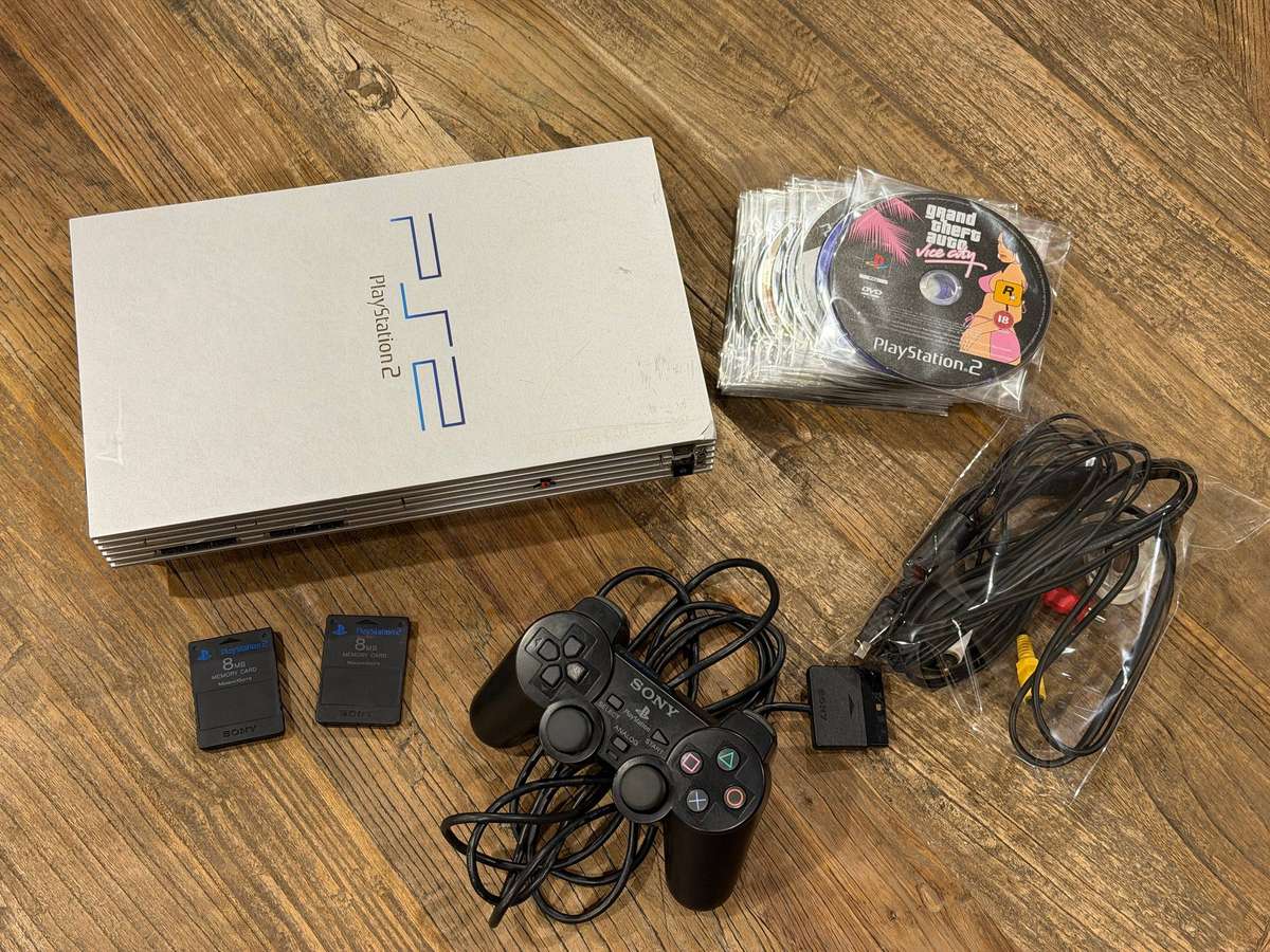 Sony PlayStation 2 Model No. SCPH-50004 PAL & 16 x PS2 Games