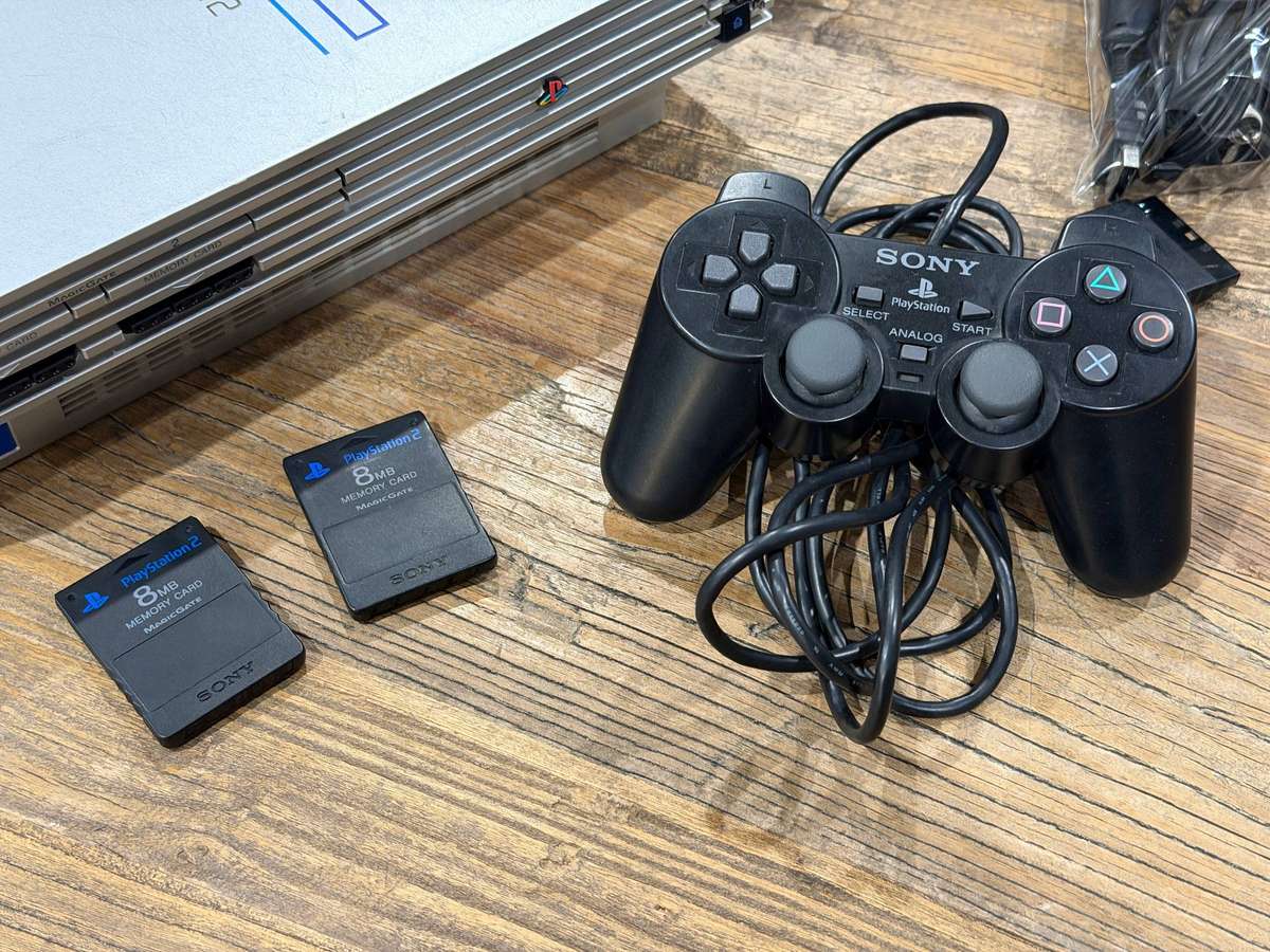 Sony PlayStation 2 Model No. SCPH-50004 PAL & 16 x PS2 Games
