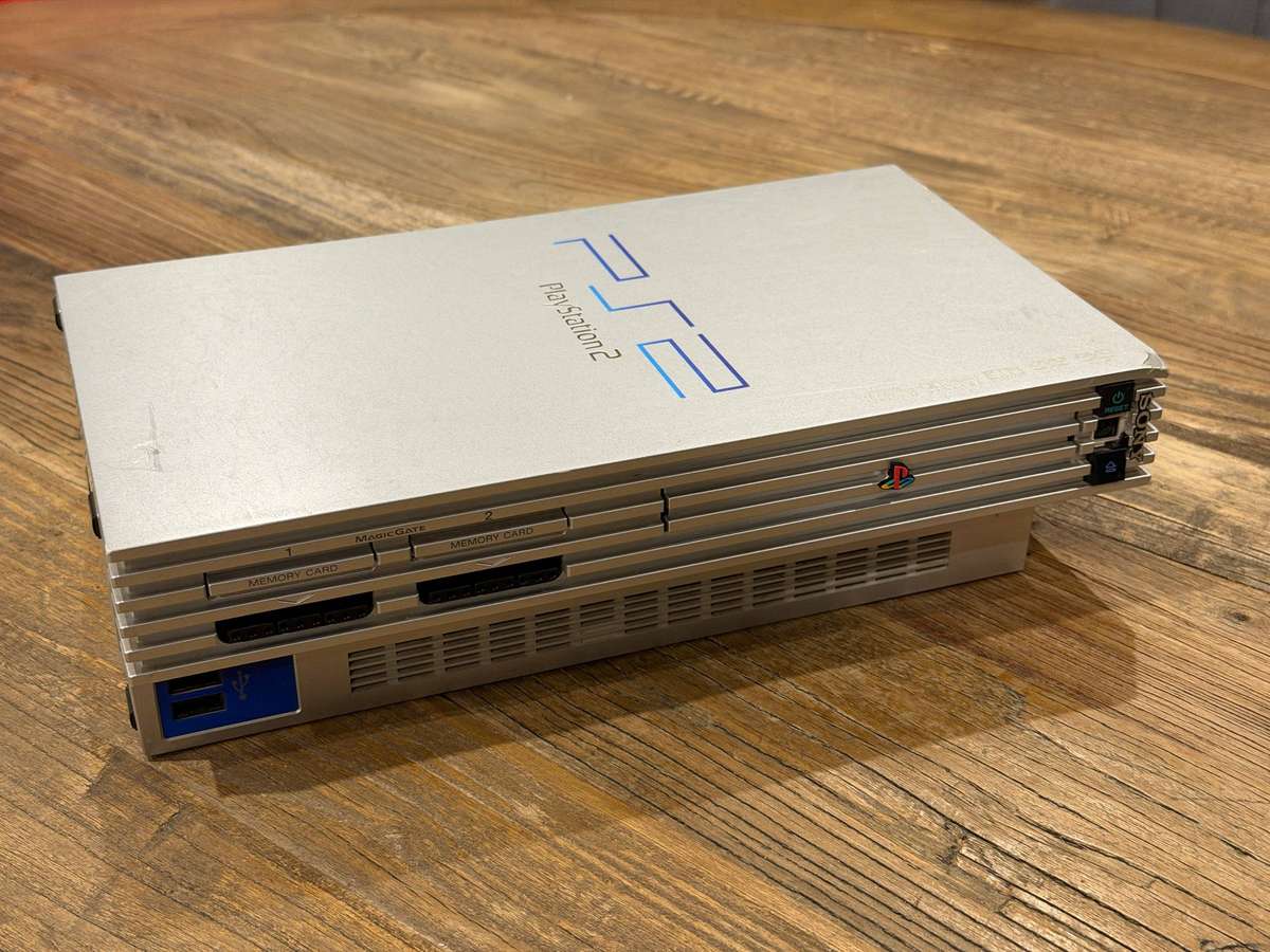 Sony PlayStation 2 Model No. SCPH-50004 PAL & 16 x PS2 Games