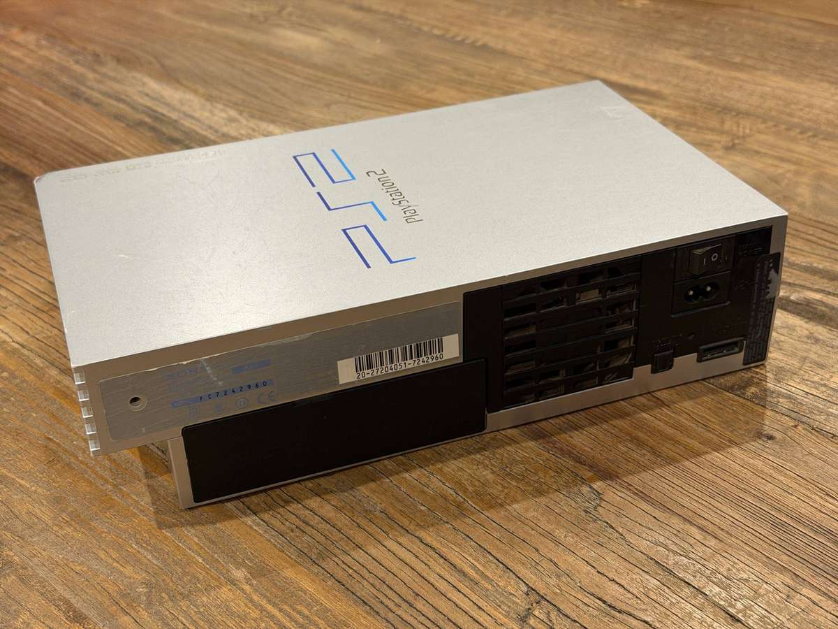 Sony PlayStation 2 Model No. SCPH-50004 PAL & 16 x PS2 Games