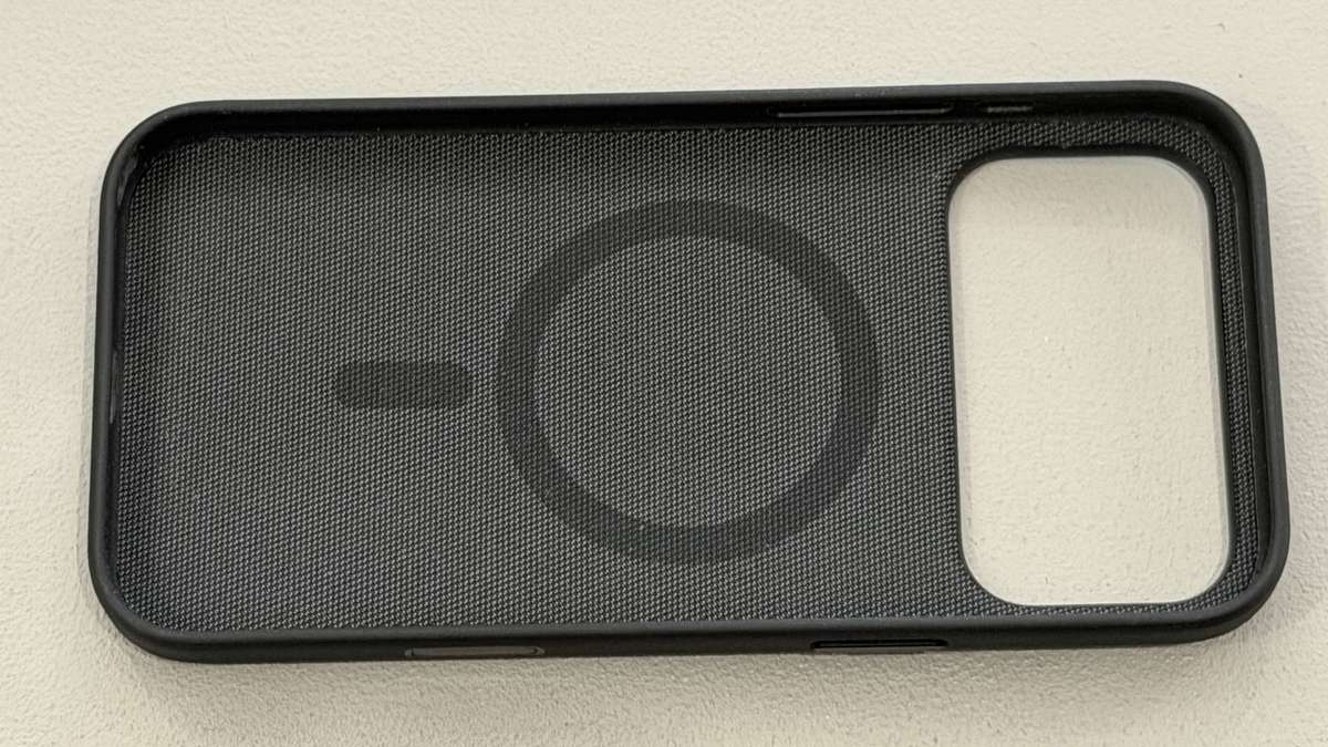 Apple TechWoven Case with MagSafe for iPhone 17 Pro Max Black (Like New)