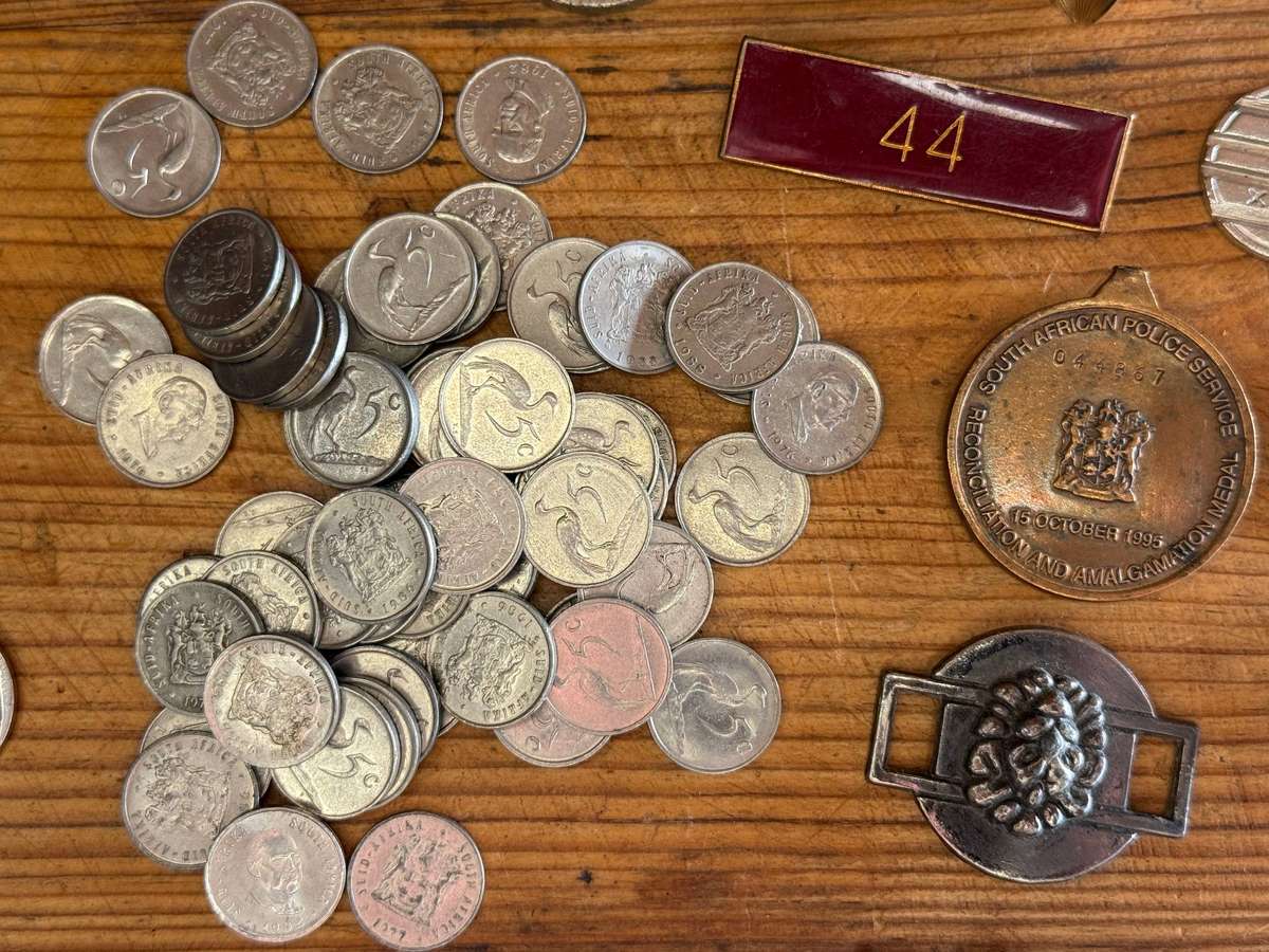 Coins, Badges, Medals Lot