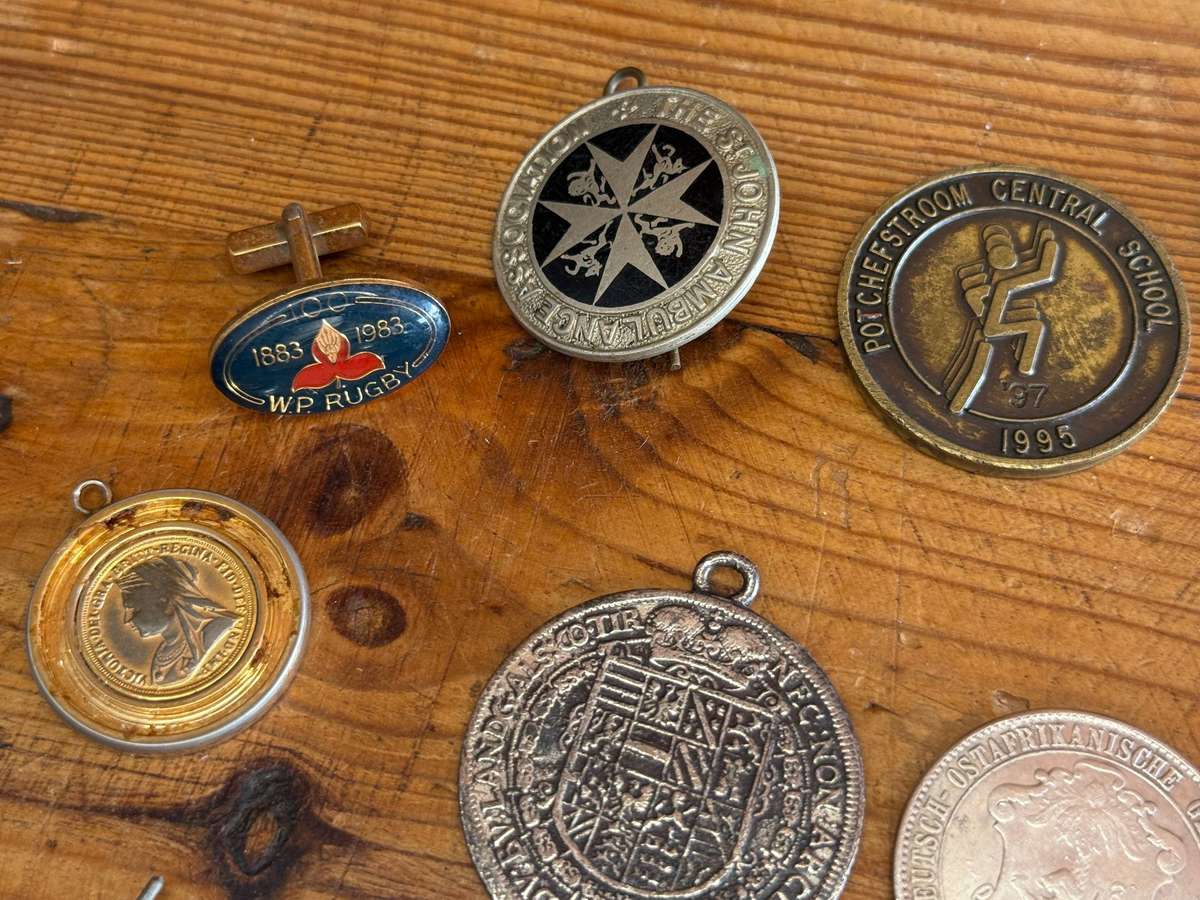 Coins, Badges, Medals Lot