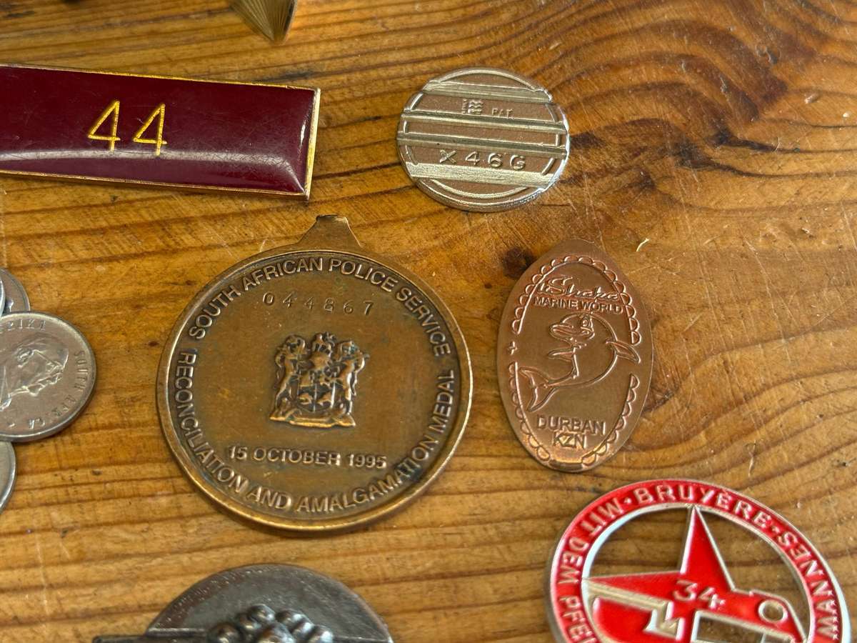 Coins, Badges, Medals Lot