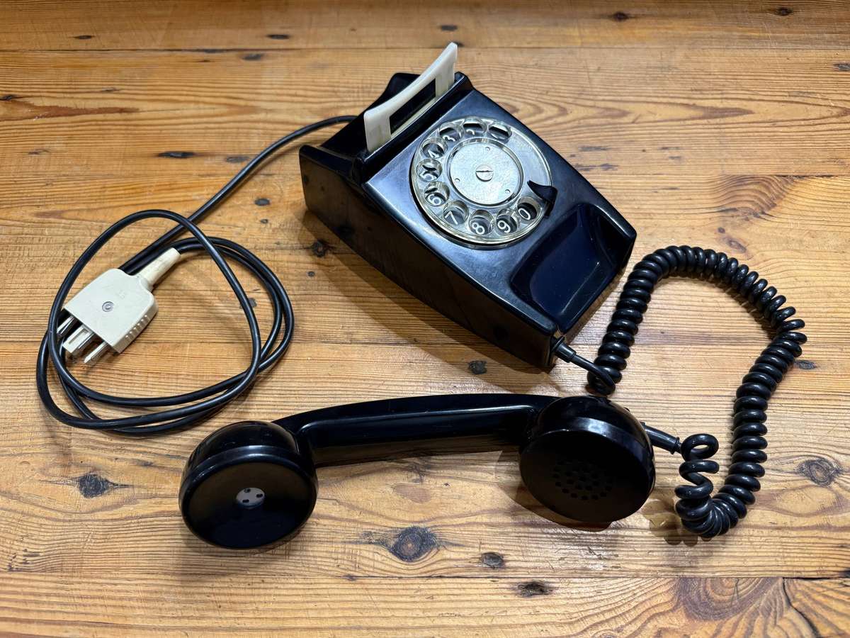 Vintage Black Rotary Dial Telephone  Clean, Excellent Cosmetic Condition
