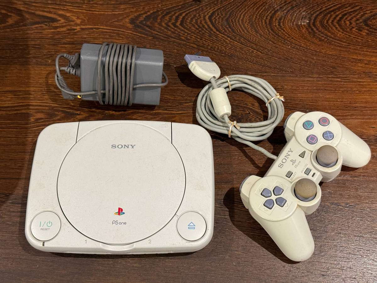 Original SONY PlayStation One + Extras