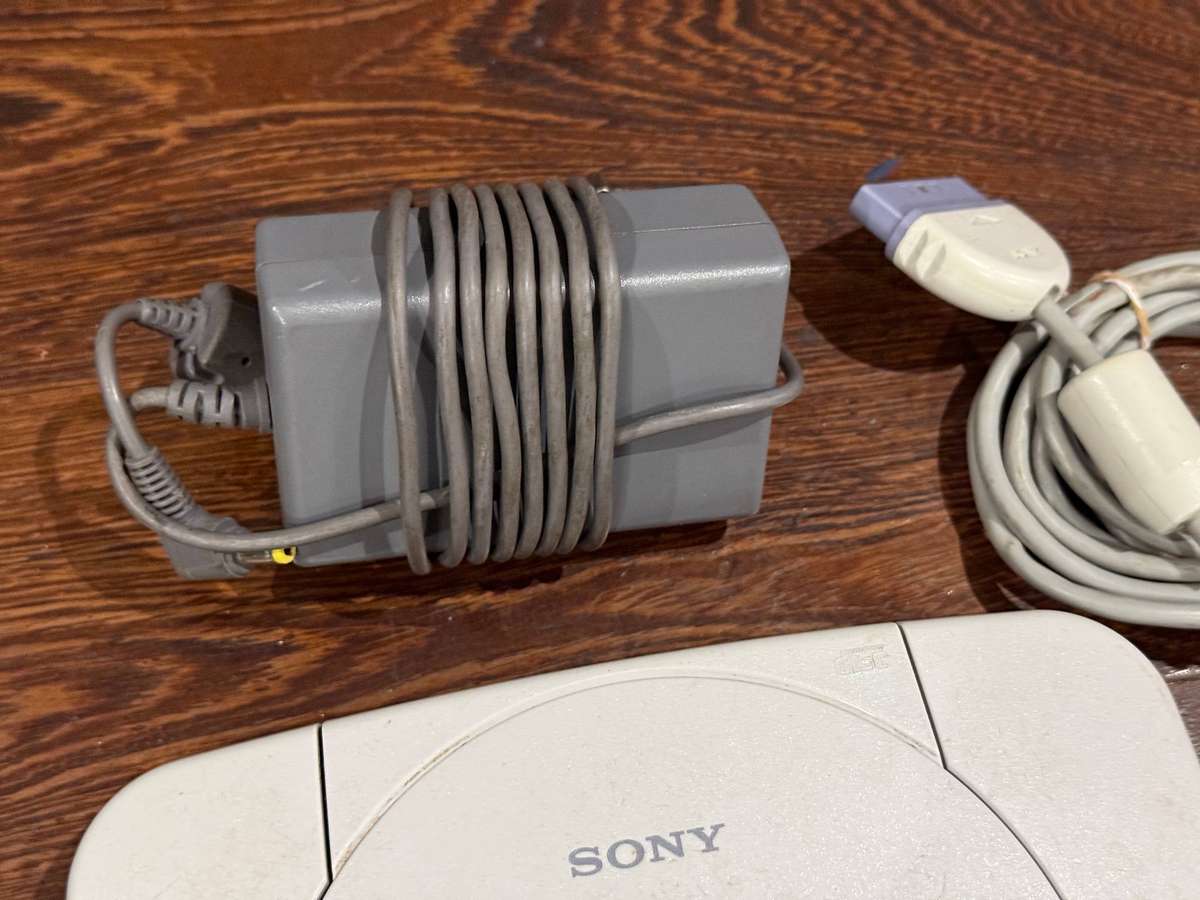 Original SONY PlayStation One + Extras
