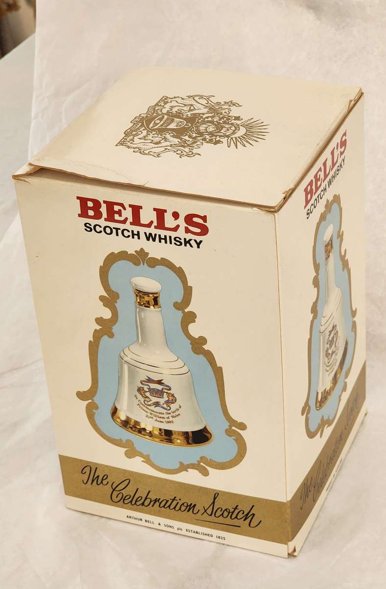 BELL's WHISKY "SPECIAL LIMITED "Prince William of WALES 21 June 1982" FULL still Sealed & BOX !! WOW