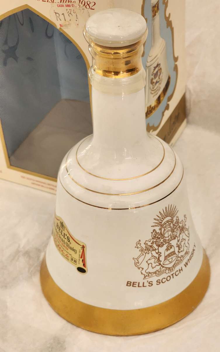 BELL's WHISKY "SPECIAL LIMITED "Prince William of WALES 21 June 1982" FULL still Sealed & BOX !! WOW