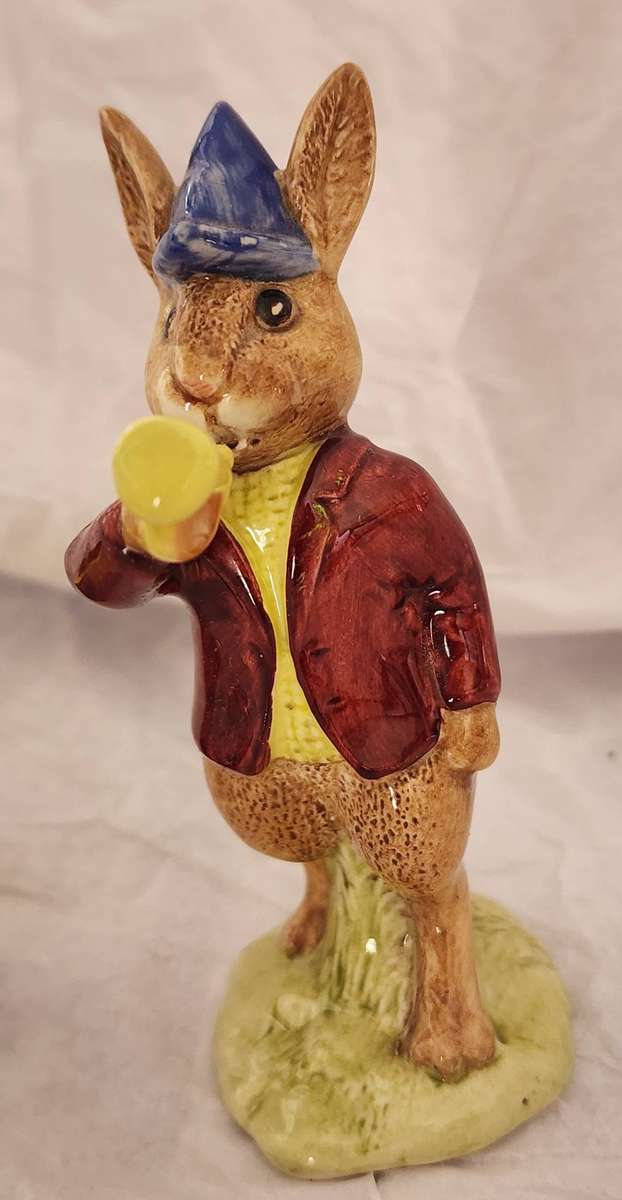 BUNNYKINS - Royal Doulton "Bunnykins Rise and SHINE" DB 11 - Magnificent, Gorgeous perfect Figurine!