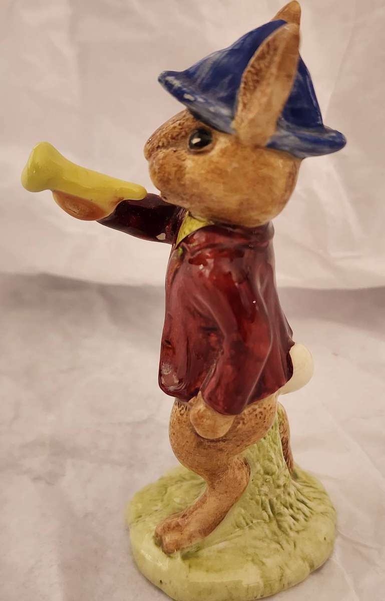 BUNNYKINS - Royal Doulton "Bunnykins Rise and SHINE" DB 11 - Magnificent, Gorgeous perfect Figurine!