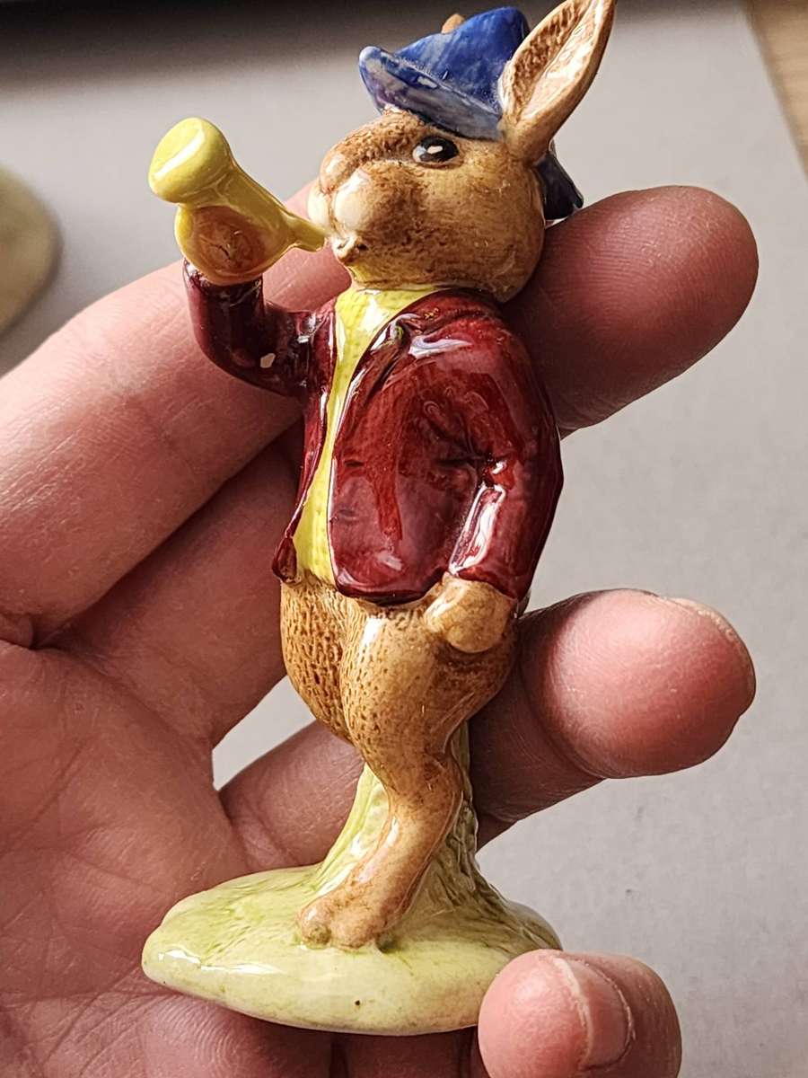 BUNNYKINS - Royal Doulton "Bunnykins Rise and SHINE" DB 11 - Magnificent, Gorgeous perfect Figurine!