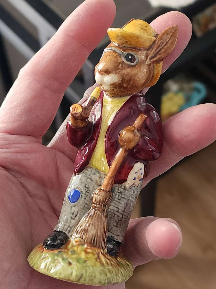 BUNNYKINS - Royal Doulton "Mr. Bunnykins Autumn Days DB 5" Magnificent, Gorgeous perfect Figurine!