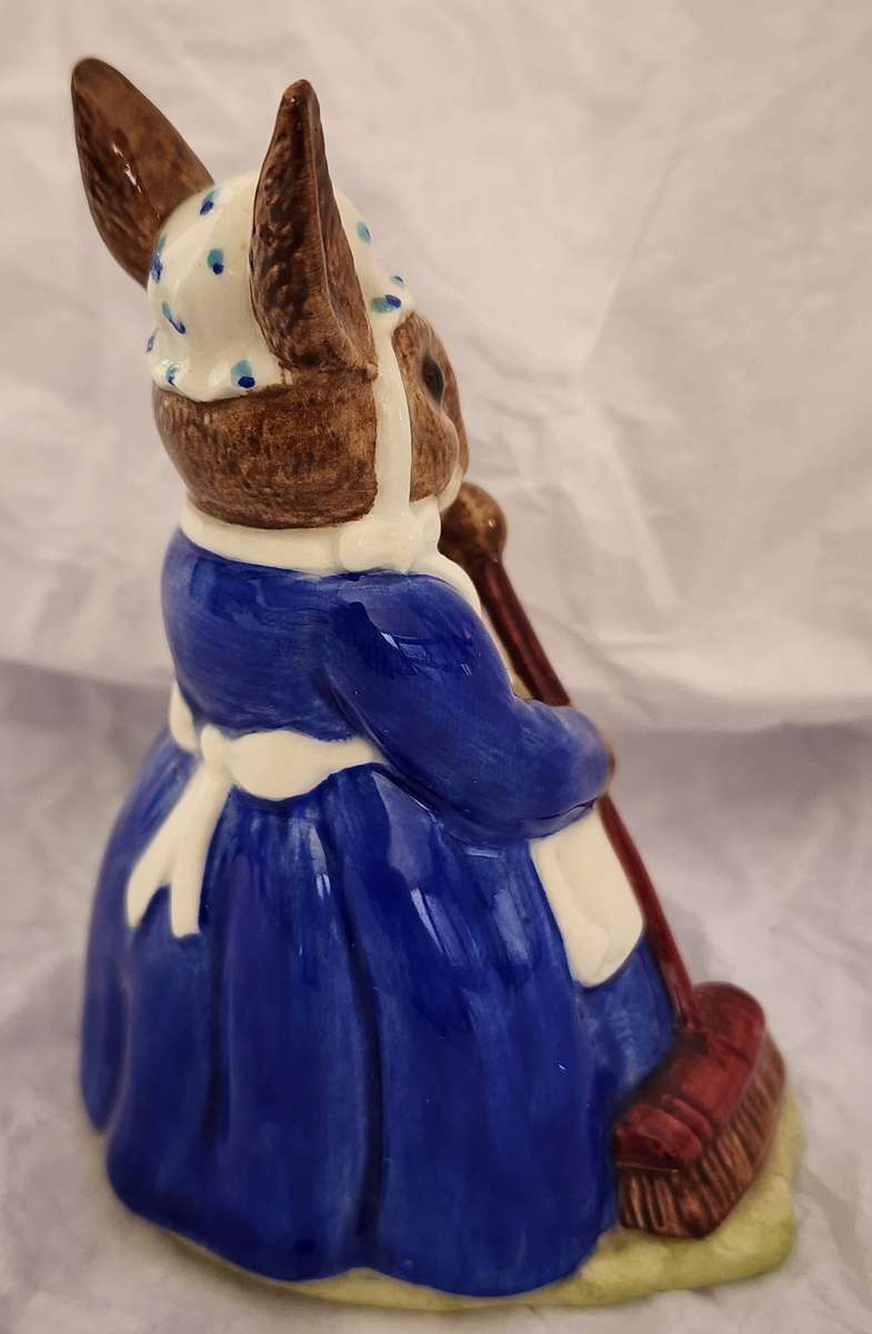 BUNNYKINS - Royal Doulton "Mrs. Bunnykins Clean Sweep DB6" Magnificent, Gorgeous perfect Figurine!