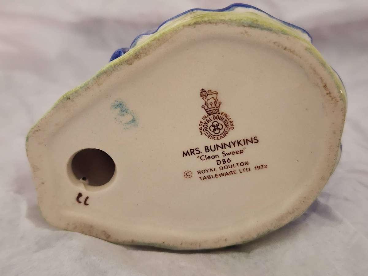 BUNNYKINS - Royal Doulton "Mrs. Bunnykins Clean Sweep DB6" Magnificent, Gorgeous perfect Figurine!