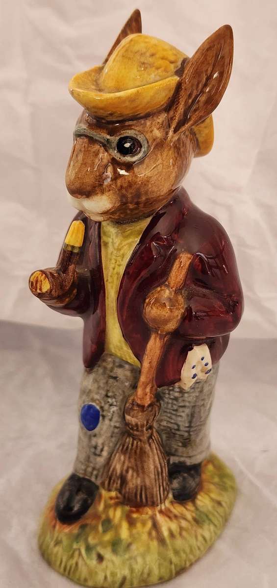 BUNNYKINS - Royal Doulton "Mr. Bunnykins Autumn Days DB 5" Magnificent, Gorgeous perfect Figurine!