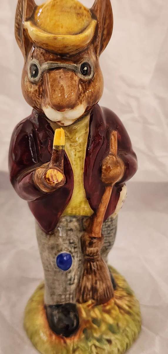 BUNNYKINS - Royal Doulton "Mr. Bunnykins Autumn Days DB 5" Magnificent, Gorgeous perfect Figurine!