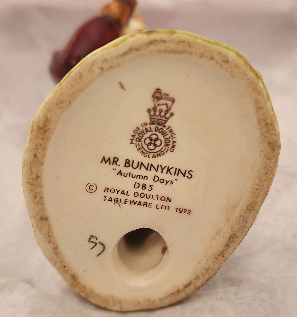 BUNNYKINS - Royal Doulton "Mr. Bunnykins Autumn Days DB 5" Magnificent, Gorgeous perfect Figurine!