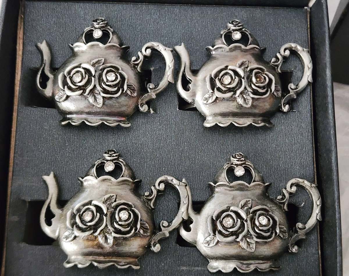 SERVIETTE RINGS-"TEAPOT with ROSES and diamonds"-SUPERB in boxes!! (8 pieces) brand new, heavy