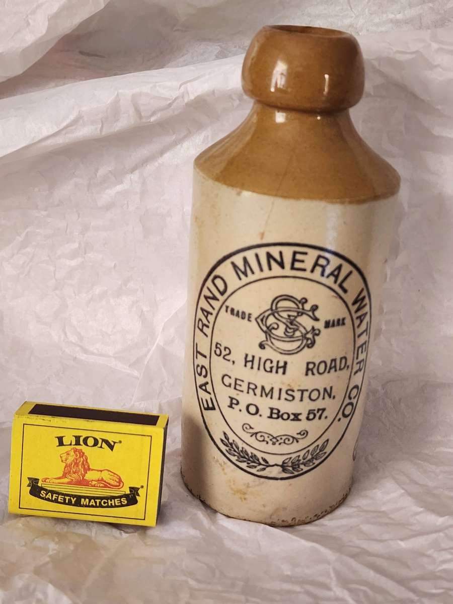 Antique EAST RAND MINERAL WATER CO -salt glaze Stoneware BOTTLE made in Sheffield, ENGLAND-Superb!
