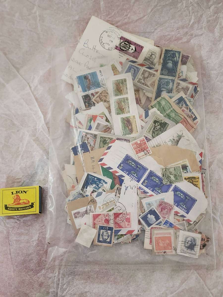 STAMPS-Bulk lot in packet (10) Mixed WORLD used - great sort through unchecked lot, bargain!
