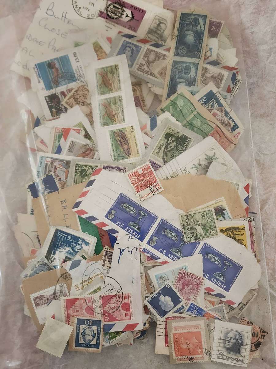STAMPS-Bulk lot in packet (10) Mixed WORLD used - great sort through unchecked lot, bargain!