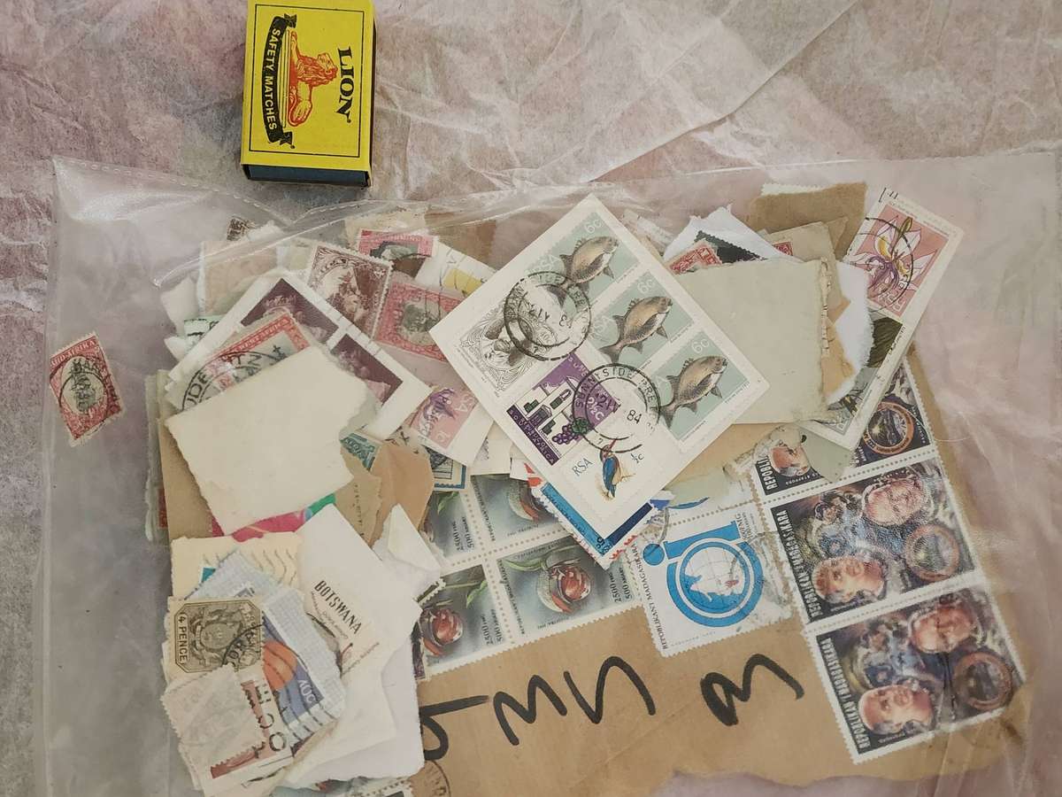 STAMPS-Bulk lot in packet (11) Mixed WORLD used - great sort through unchecked lot, bargain!