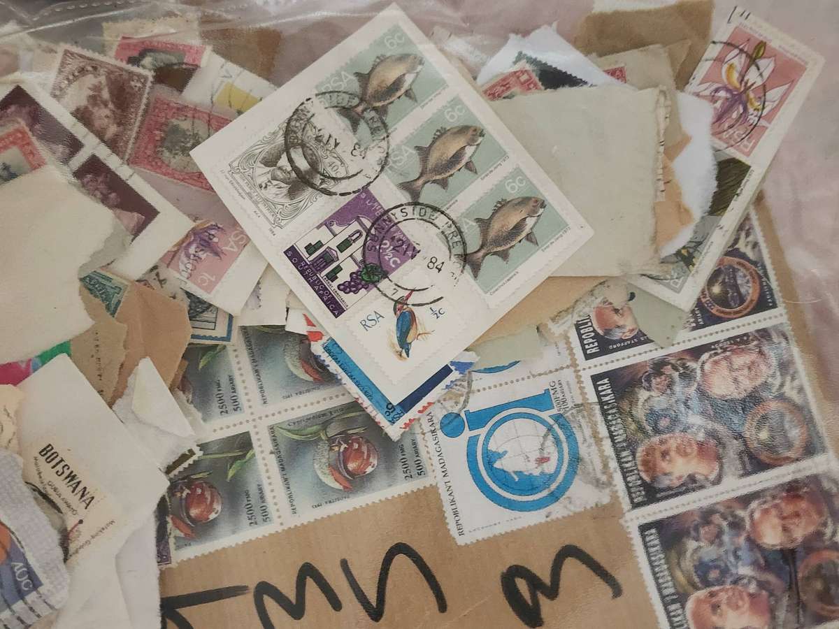 STAMPS-Bulk lot in packet (11) Mixed WORLD used - great sort through unchecked lot, bargain!