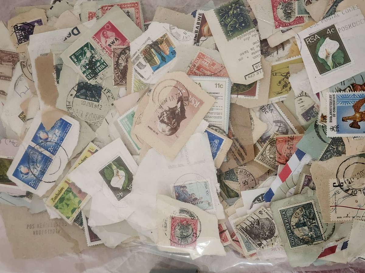 STAMPS-Bulk lot in packet (12) Mixed WORLD used - great sort through unchecked lot, bargain!