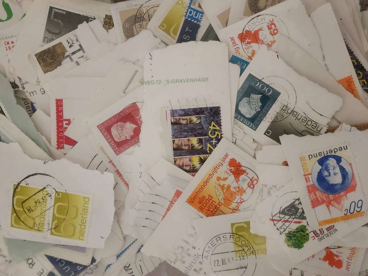 STAMPS-Bulk lot in packet (4) Mostly Holland -great sort through unchecked lot, bargain!