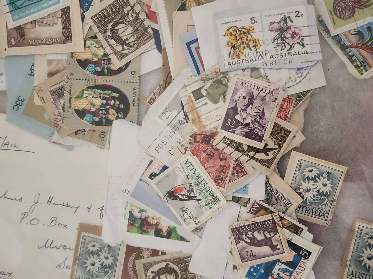 STAMPS-Bulk lot in packet (2) Mostly Australia on paper-great sort through unchecked lot, bargain!