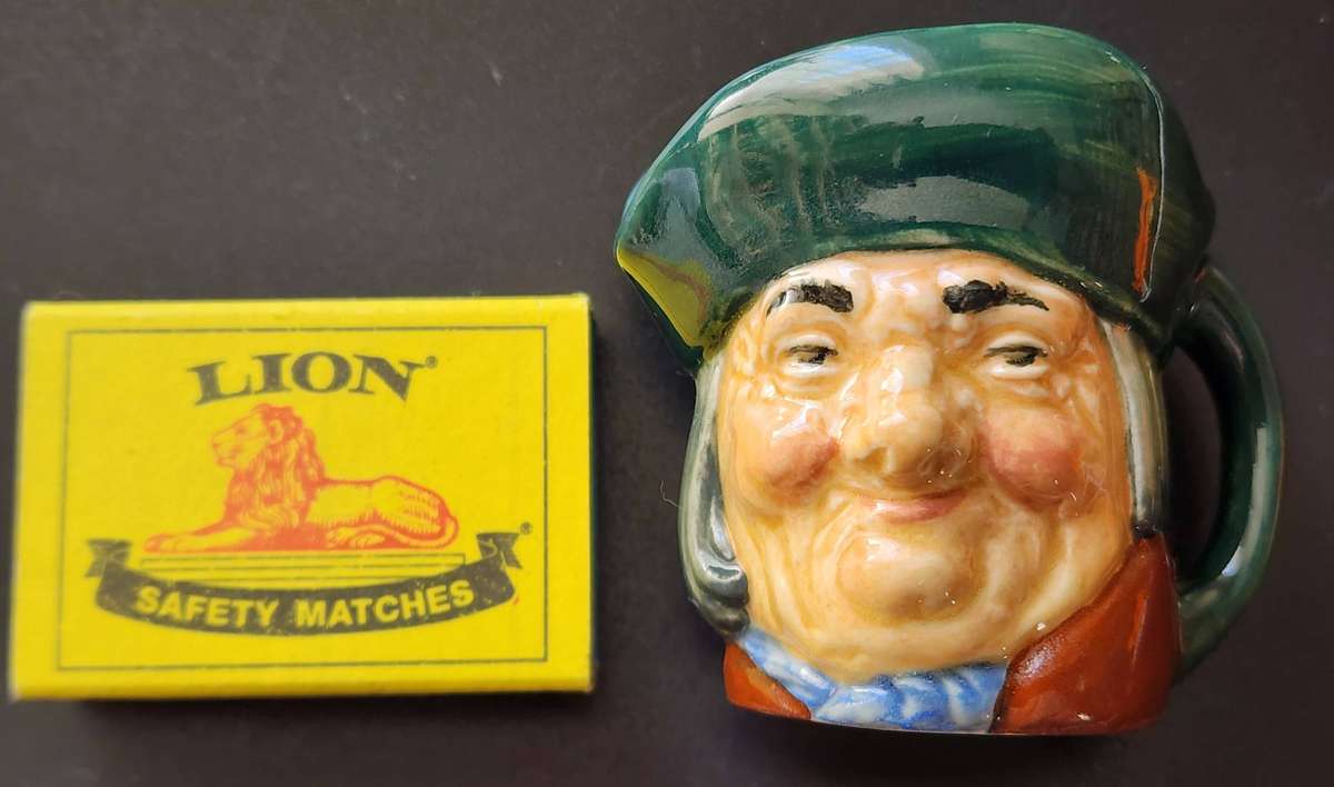 Royal Doulton: Vintage Toby character jug "TOBY PHILPOTS"   D-6043 Miniature, superb condition, WOW